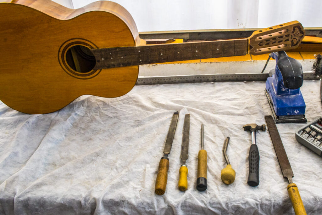Luthier - Perassoli - conserto de instrumentos