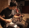 Humberto Guitarrista tocando no estúdio